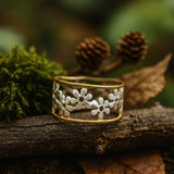 Openwork Daisy Flower Band Ring with Gold Edge Finish