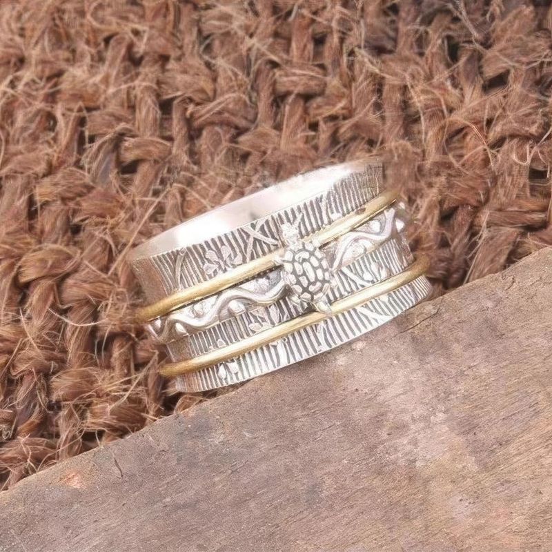 Rustic Turtle Spinner Ring with Nature-Inspired Bohemian Style