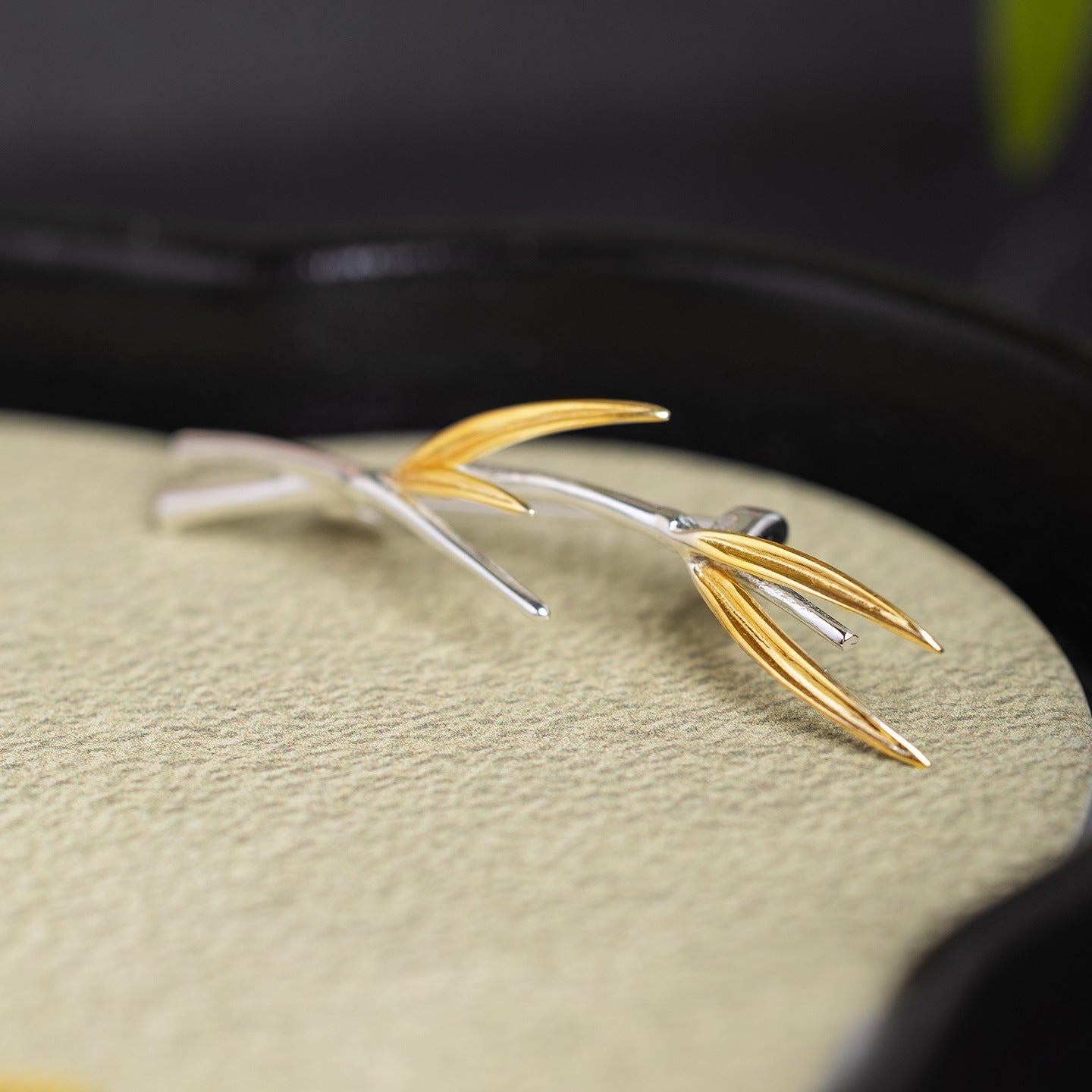 Golden Willow Sprout Ear Cuff – Mystic Nature Whisper