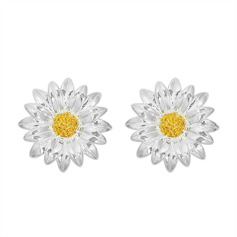 Sunlit Daisy Stud Earrings – Sterling Silver & Gold Accent