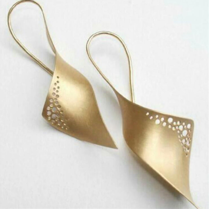 Golden Leaf Drop Earrings with Modern Nature Inspired Design