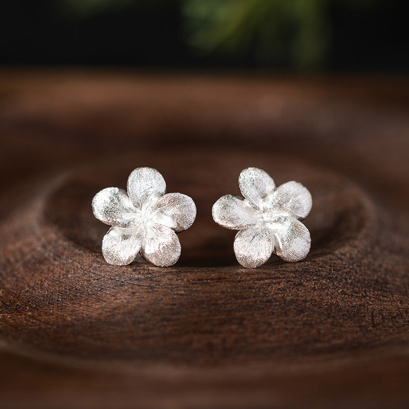 Handmade Silver Flower Stud Earrings – Nature-Inspired Beauty
