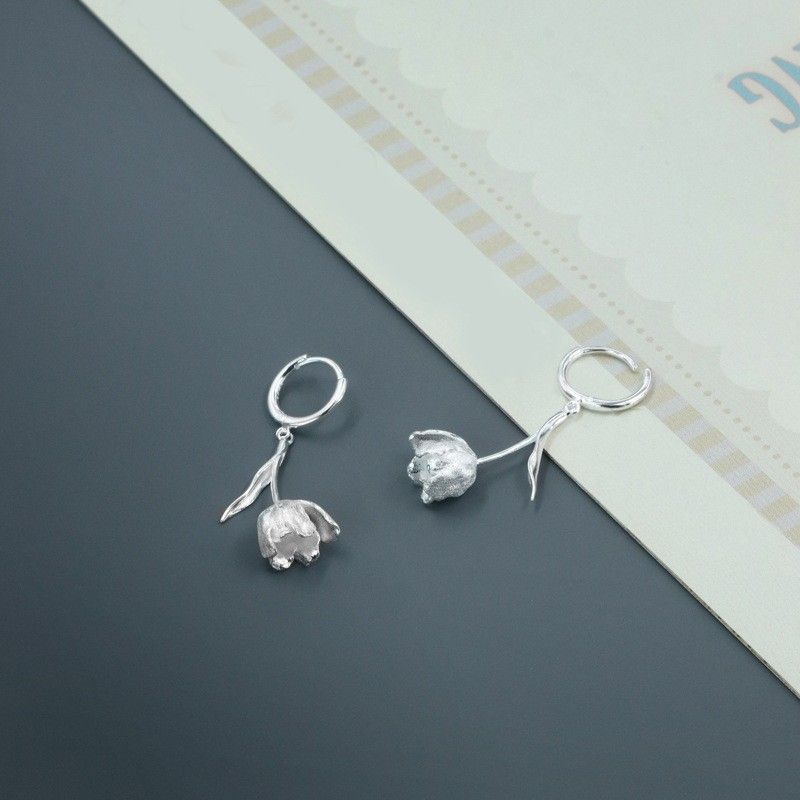Tulip Drop Earrings in Gold or Silver Tone
