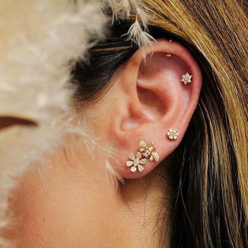 Elegant Crystal Bee Stud Earrings with Nature Flower Design