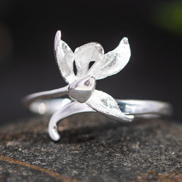Blooming Silver Flower Ring – Minimalist Botanical Jewelry