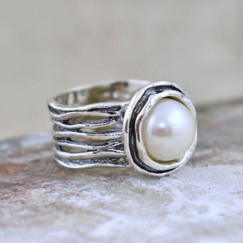 Rustic Wave Band Ring with Natural White Pearl Center