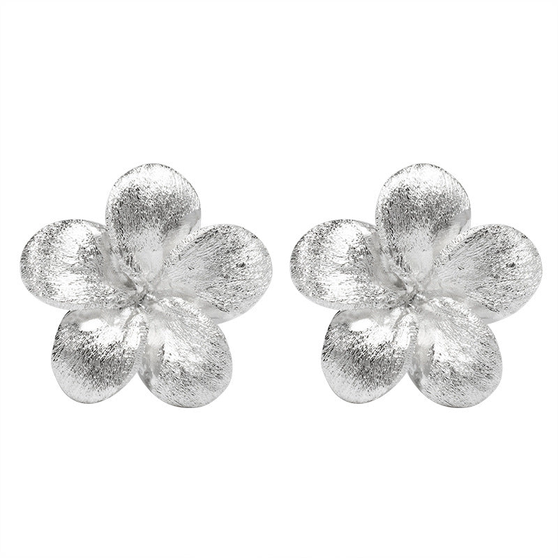 Handmade Silver Flower Stud Earrings – Nature-Inspired Beauty
