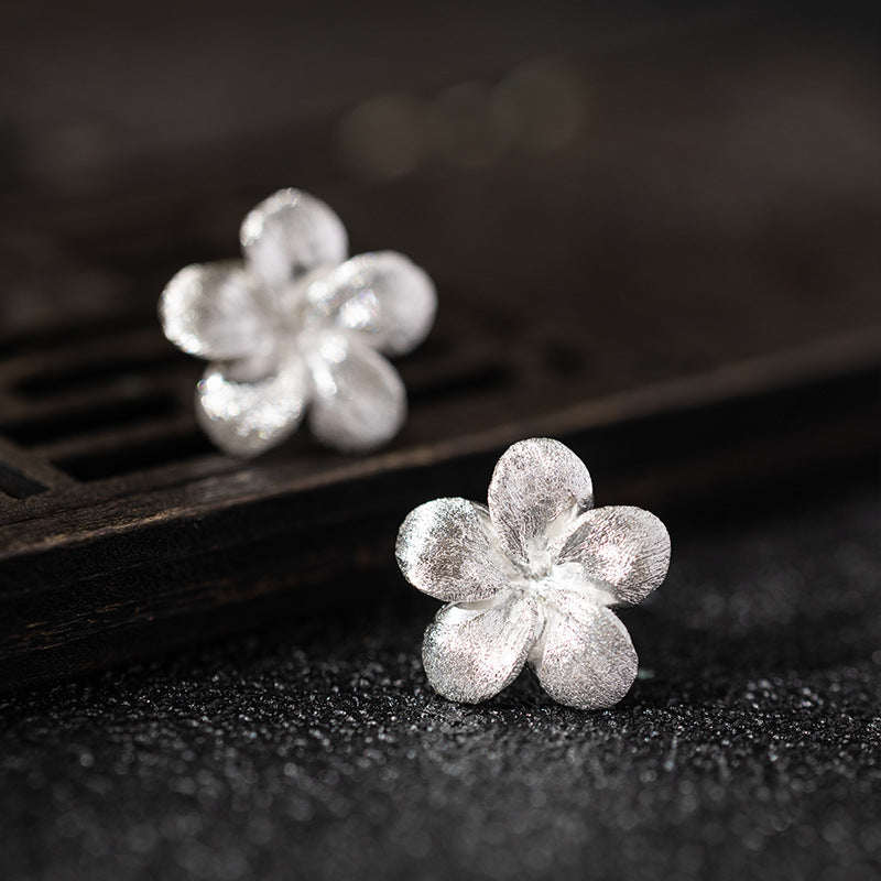 Handmade Silver Flower Stud Earrings – Nature-Inspired Beauty