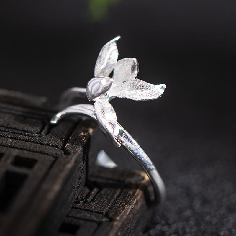 Blooming Silver Flower Ring – Minimalist Botanical Jewelry
