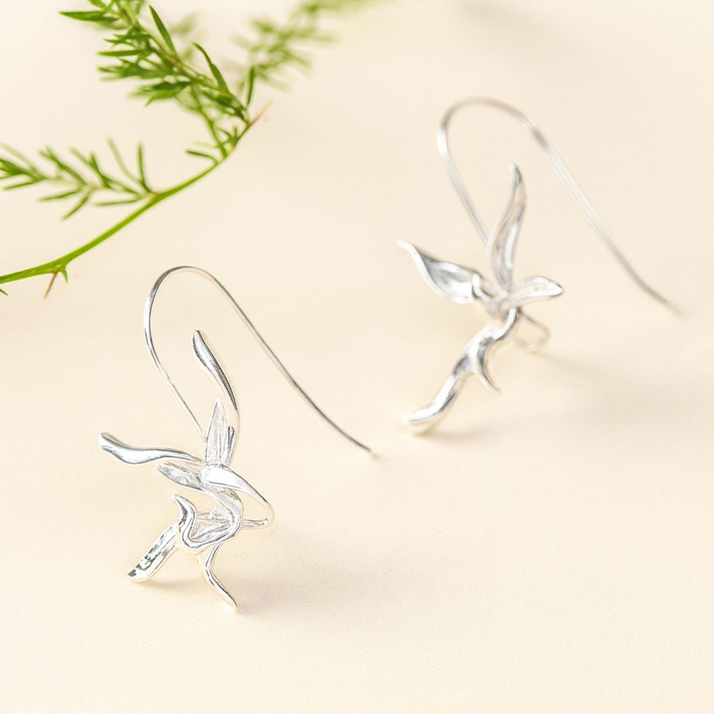 Silver Stamen Drop Earrings – Floral Minimalist Design