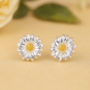 Sunlit Daisy Stud Earrings – Sterling Silver & Gold Accent