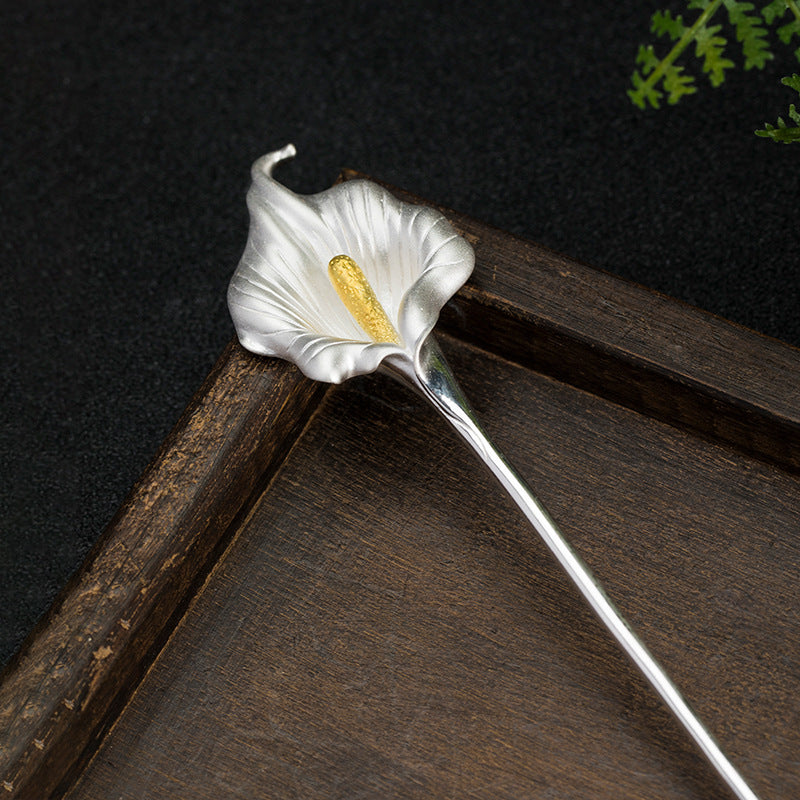 Lily Moonlight Hairpin with Golden Stamen Accent