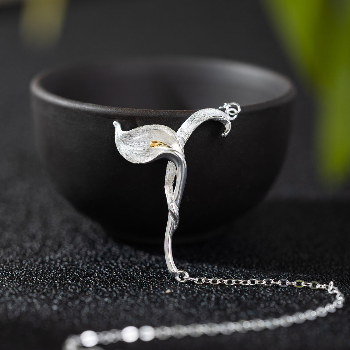 Calla Lily Necklace – Silver Flower Pendant with Gold Detail