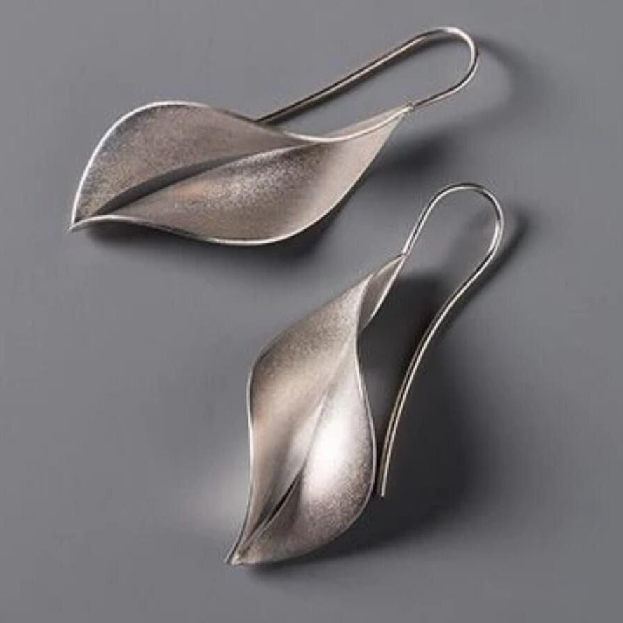 Elegant Leaf Drop Earrings with Nature-Inspired Minimalist Design